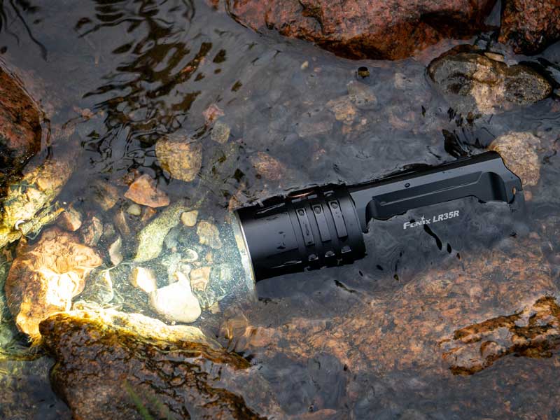 knifestock fenix torce tattiche impermeabili