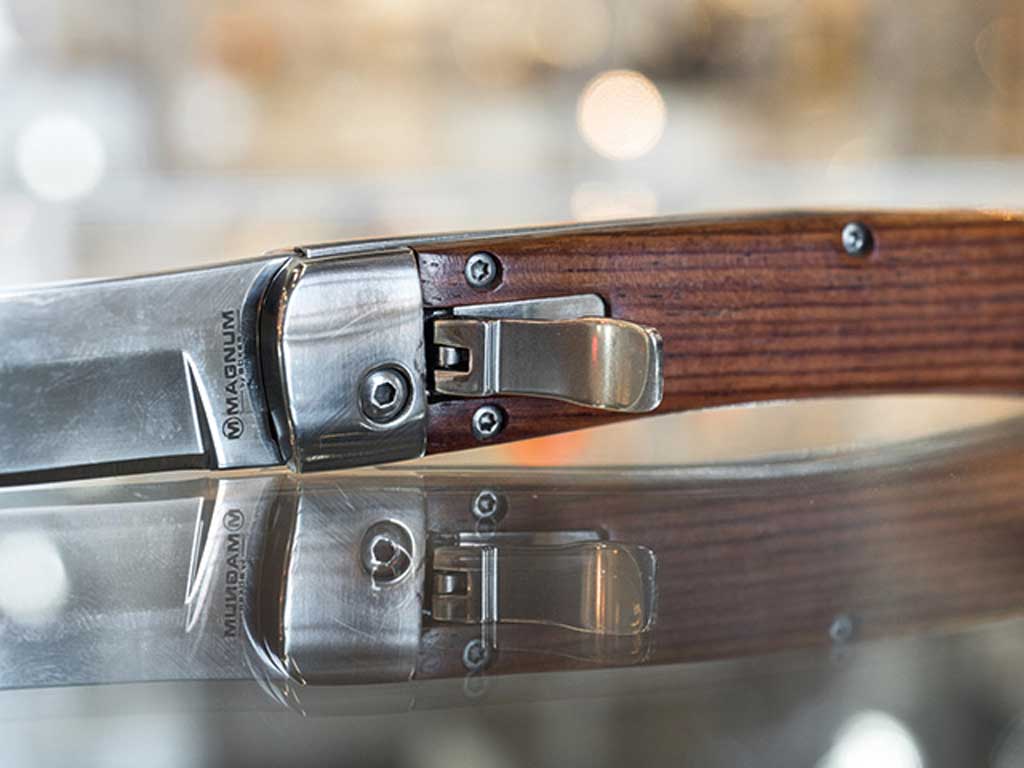knifestock blog - meccanismi di apertura lever-lock
